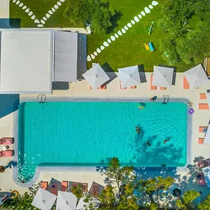 Cocoοns Luxury Suites&villas Hotel